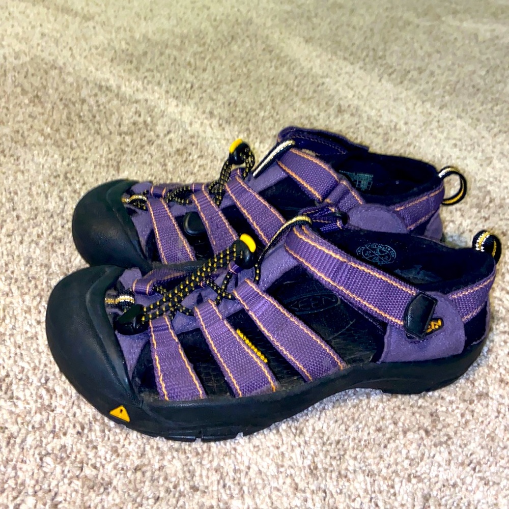 Girl’s keen waterproof sandals. Lightly worn for sailing.